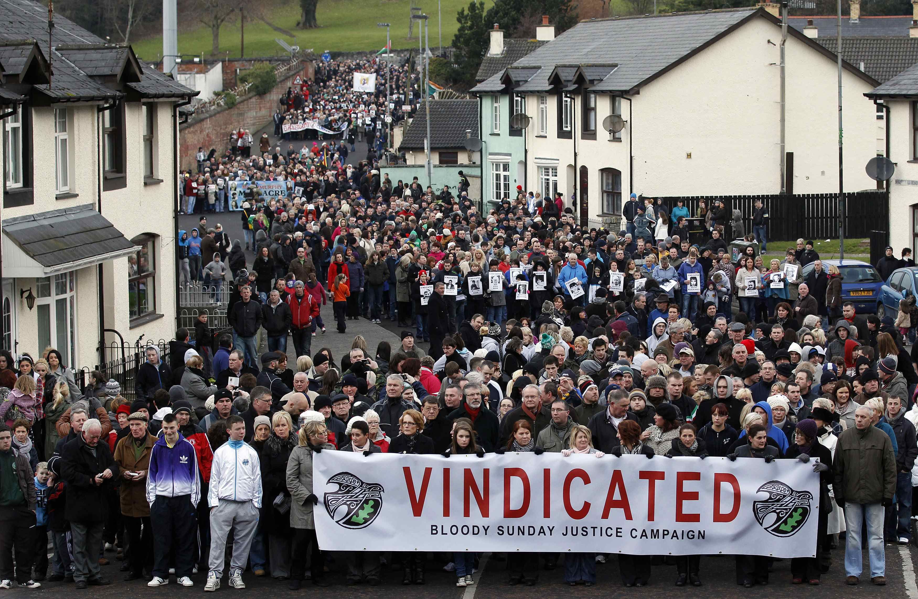 Irlandeses fazem caminhada para lembrar do Domingo Sangrento | REUTERS/Cathal Mcnaughton/Files