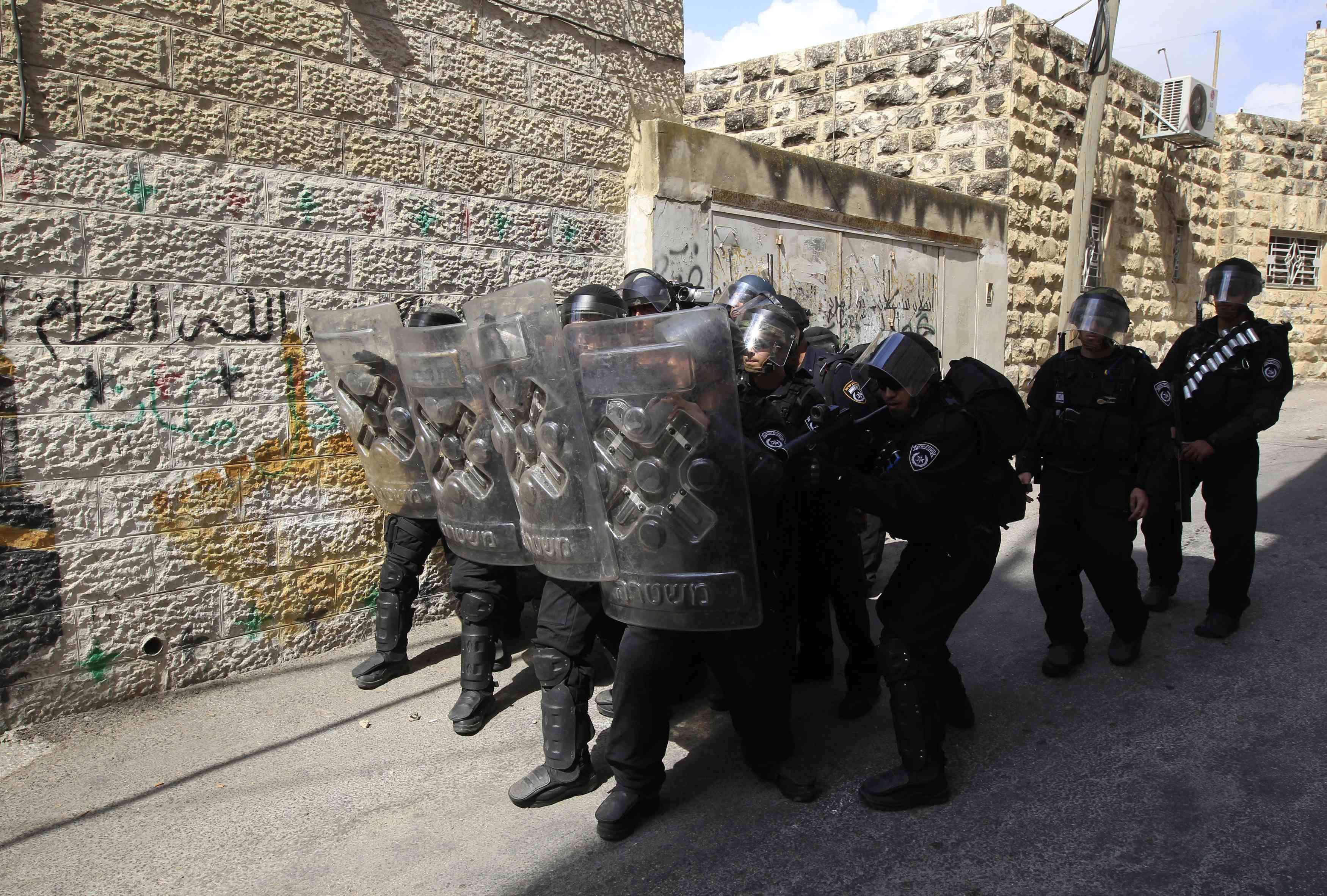 Policiais israelenses viagiam Jerusalém ás vésperas do discurso de Abbas e Netanyahu na ONU | REUTERS/Ronen Zvulun