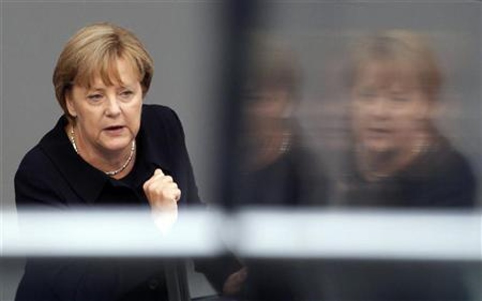 A chanceler alemã Angela Merkel discursa para a câmara baixa do Parlamento, em Berlim | Reuters
