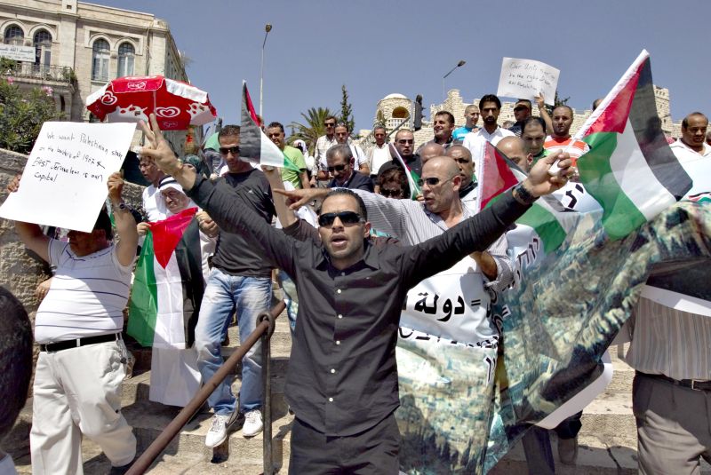 Palestinos realizam manifestação de apoio ao pedido que Mahmoud Abbas, presidente da Autoridade Nacional Palestina, deve apresentar hoje à ONU, solicitando o reconhecimento como Estado | Ronen Zvulun/Reuters