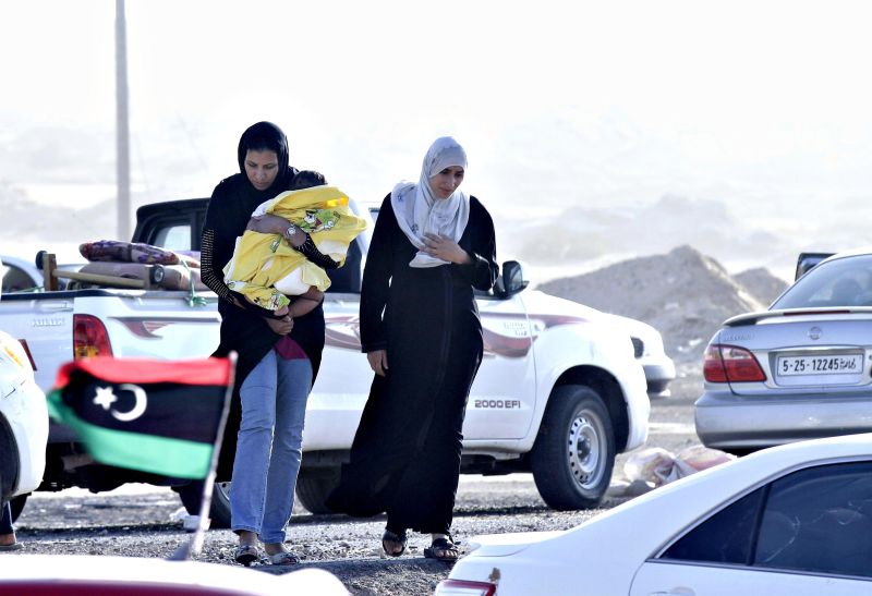 Civis deixam a cidade de Sirte, reduto de Kadafi, em meio a confrontos | Anis Mili/Reuters