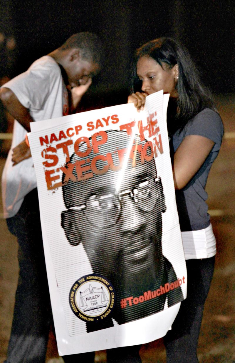Manifestantes lamentam a execução de Troy Davis em prisão da Geógia | Jessica McGowan/Getty Images/AFP