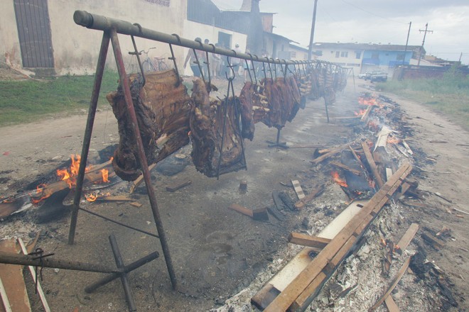 Costelão sendo preparado em série | 