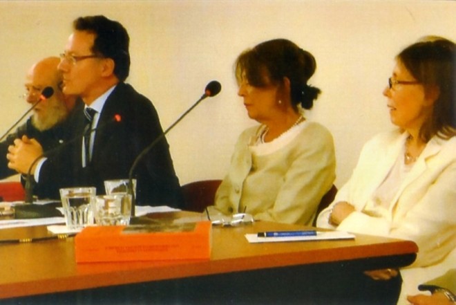 No lançamento da obra da historiadora e musicóloga Beatriz Pellizzetti Lolla, em Roma, no Monumento Nacional Vittorio Emanuele 11, o professor Ângelo Trento, brasilianista da Universidade de Napoli, o conferencista Salvatore Di Venezia, cônsul da Itália para o Paraná e Santa Catarina, dra. Maddalena Tirabassi e a autora da obra L´ideologia e La Creatività Dell ímigrazione Europea in Brasile |