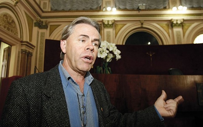 Frote: ajuda dispensável. |