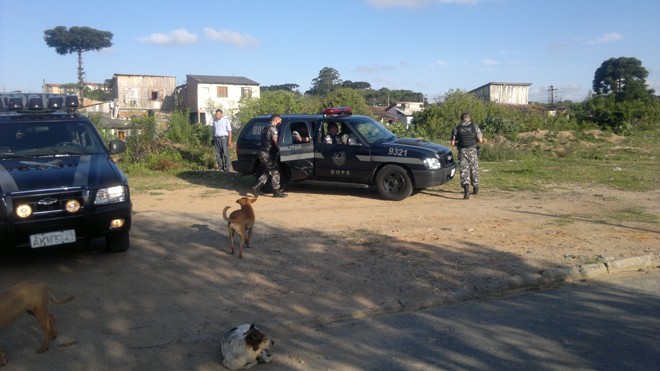Policiais fizeram cerco no bairro | 