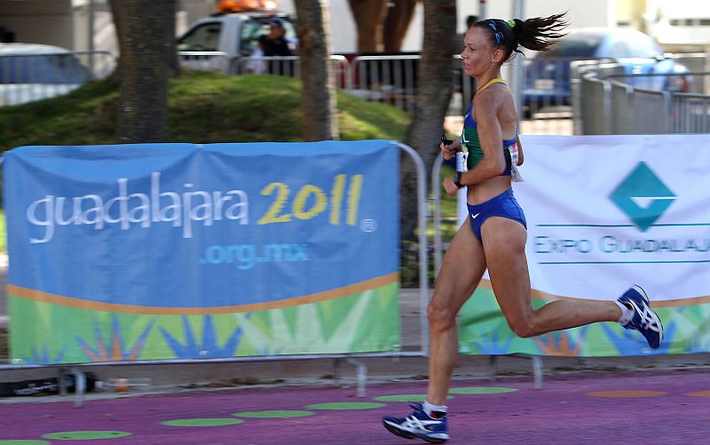 Adriana da Silva faz uma prova emocionante na maratona, ultrapassando a mexicana Madai Perez no final da prova | Jefferson Bernardes / Vipcomm