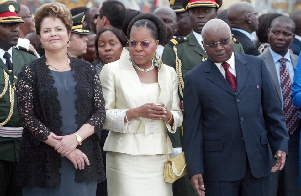 Presidente Dilma com o presidente de Moçambique, Armando Guebuza e sua esposa | AFP