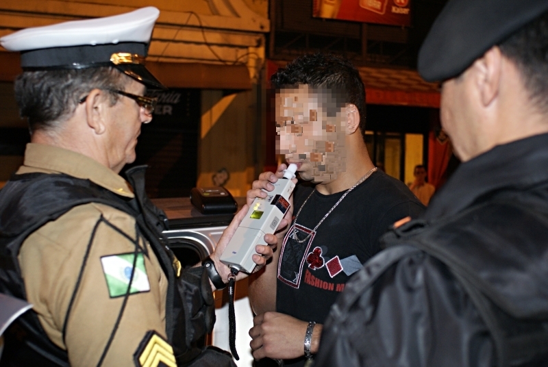 Blitz da Lei Seca em Curitiba: número de notificações a condutores embriagados cresceu nos últimos anos | Marco André Lima/Gazeta do Povo