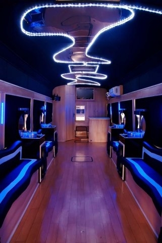 Festas são fechadas para grupos de até 40 pessoas |