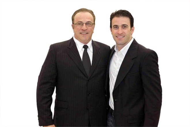 Pedro Joanir Zonta e seu filho Ricardo Zonta comandaram ontem a reinauguração do supermercado Condor de Araucária, que virou hiper | 