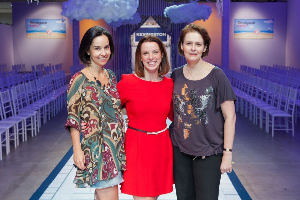 Sílvia Pires (à esq.) e Jacqueline Lemos (à dir.) com a empresária paulistana Ana Cury, organizadora do Sony Fashion Weekend Kids, realizado no último fim de semana no ParkCultural do ParkShoppingBarigüi. O evento apresentou as tendências da Primavera/Verão 2012 de diversas marcas infantis | Naideron Jr.