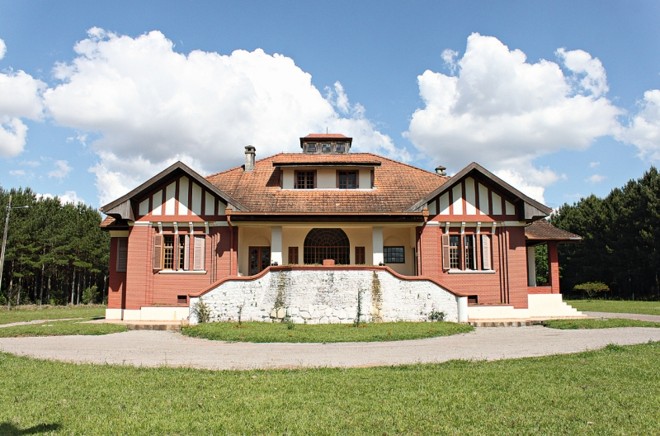 Construída em 1924, casa onde viveu o conde Francesco Matarazzo em Jaguariaíva é ocupado pelo Museu Histórico | Fotos: Josué Teixeira / Gazeta do Povo