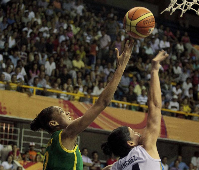 Damiris é uma das revelações lançadas na seleção brasileira | John Vizcaino / Reuters