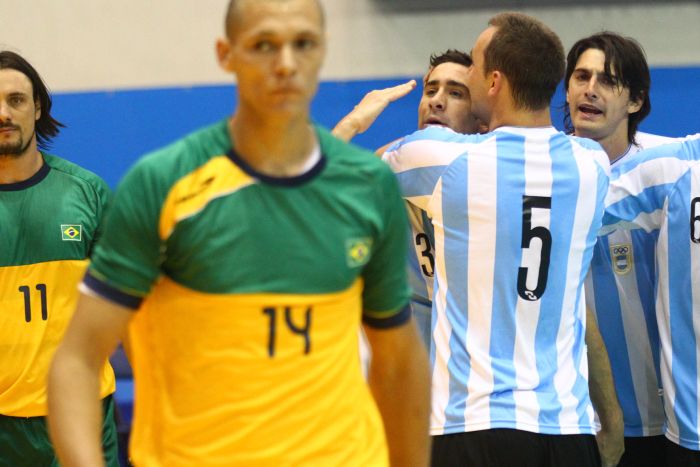 Argentinos comemoram o ouro conquistado na final contra o Brasil no handebol | Vipcomm