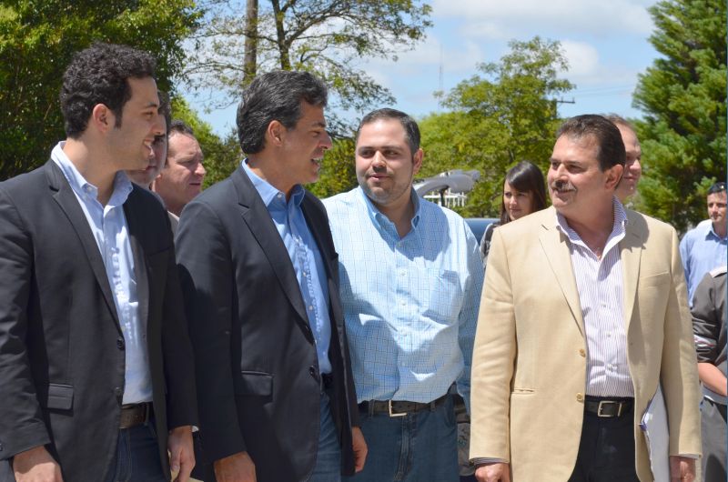 Bernardo Carli (primeiro à esquerda), estava em Guarapuava com o governador Beto Richa e outras lideranças políticas quando soube da perda do mandato | Dalner Palomo/ Gazeta do Povo