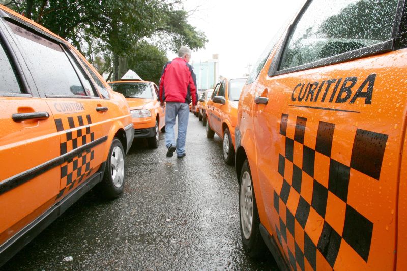 Táxis: quantos pode haver em Curitiba? | Daniel Castellano/Gazeta do Povo