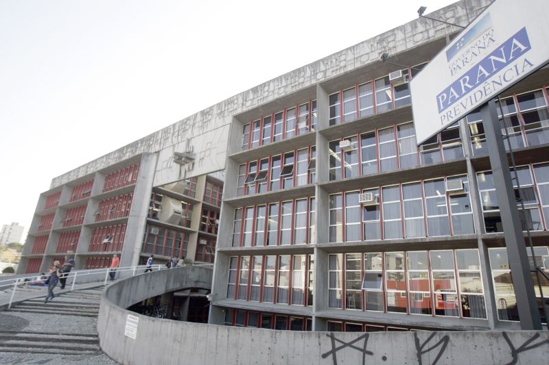 Sede da ParanaPrevidência, em Curitiba: governo pensa em mudar regras para reduzir dívida atuarial que chega hoje a R$ 3,4 bilhões | Antônio More/ Gazeta do Povo