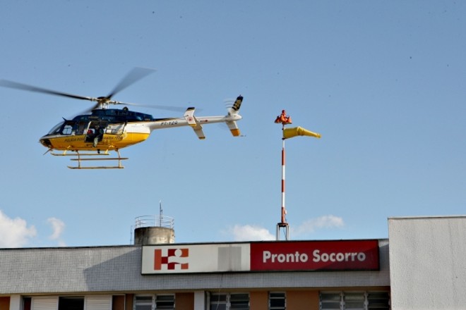 ... e, sem leito, precisa ser encaminhado de helicóptero para outro hospital: situação atípica, segundo a Secretaria de Saúde |