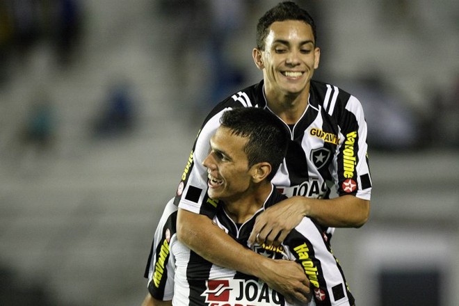 Alex a Caio marcaram para o Botafogo, mas, em casa, a equipe não passou de um empate com o Bahia | 