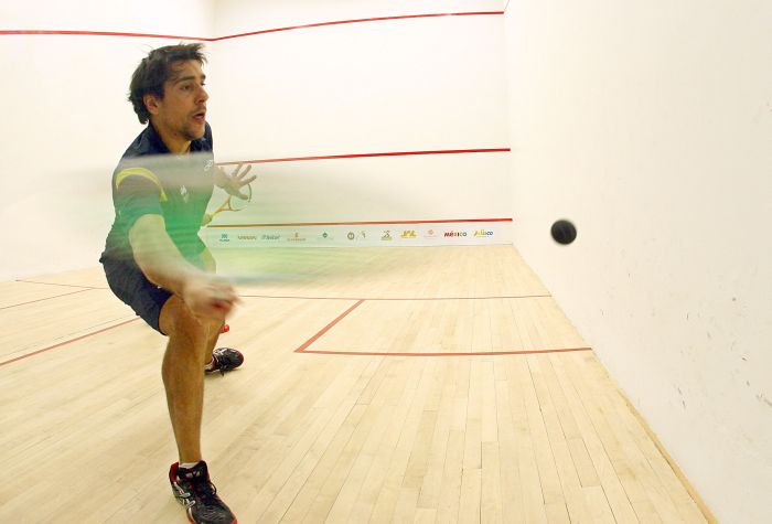 Rafael Alarcon ganhou a primeira partida, mas Brasil perdeu as outras duas no squash | Wander Roberto / COB