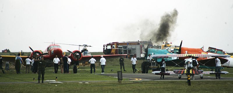 A movimentação das equipes de resgate após o acidente foi grande. Depois do acontecido, o local foi evacuado | Marco Lima/Gazeta do Povo