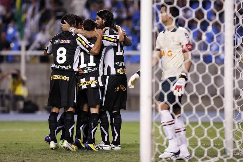 Botafogo venceu o Vasco por 1 a 0 com gol de Loco Abreu | Fabio Castro / Agif