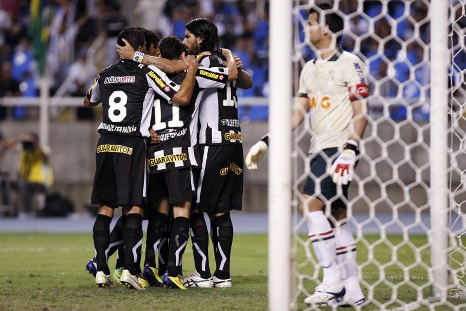 Botafogo venceu o Vasco por 1 a 0 com gol de Loco Abreu | Fabio Castro / Agif