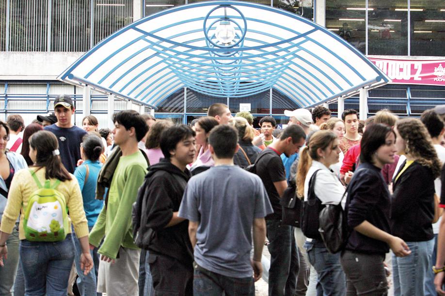 Candidatos terão seis horas para responder prova. Ao todo, são 9.970 vagas | Arquivo/Gazeta do Povo