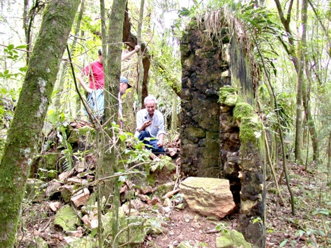 Ruínas da Igreja de SantAnna (século 19) encontradas no bairro Campo do Santana: moradores dizem que ali existiu um cemitério de índios |