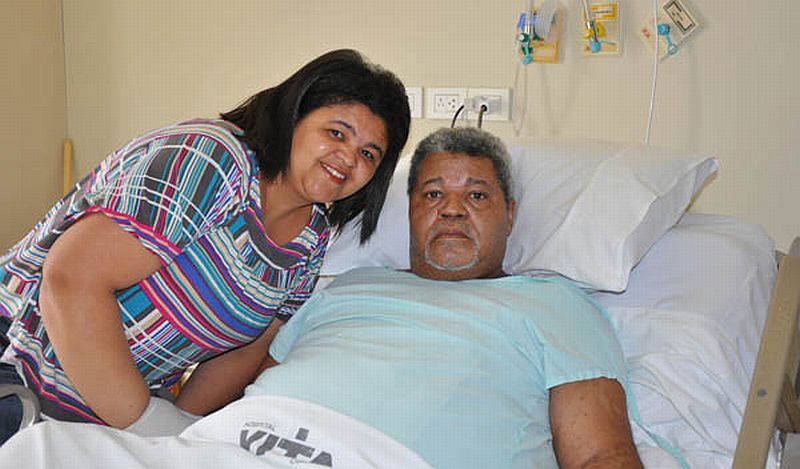 Bolinha com a irmã durante recuperação no hospital: massagista terá alta depois de 63 dias | Divulgação / Clube Atlético Paranaense