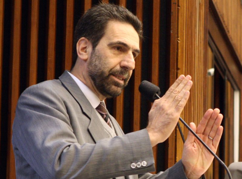 Preocupa muito. O Paraná é a quinta economia do país, um estado desenvolvimentista. É absolutamente injustificável que seja o último no Brasil em investimentos. Enio Verri, deputado estadual (PT) | Nani Gois/Alep