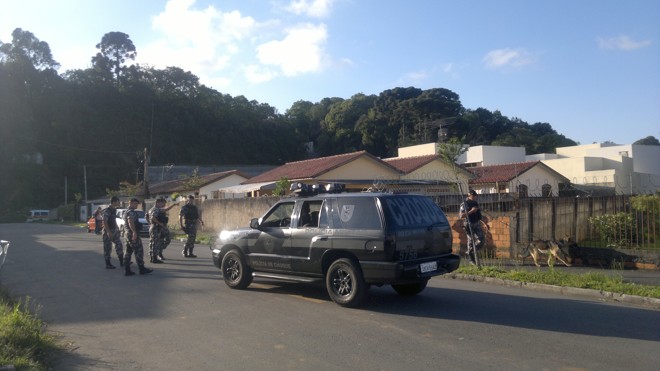 Um cão farejador foi usado nas buscas | 