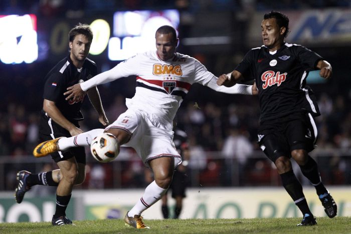 Luís Fabiano garantiu a vitória sobre o Libertad no Morumbi | Reuters