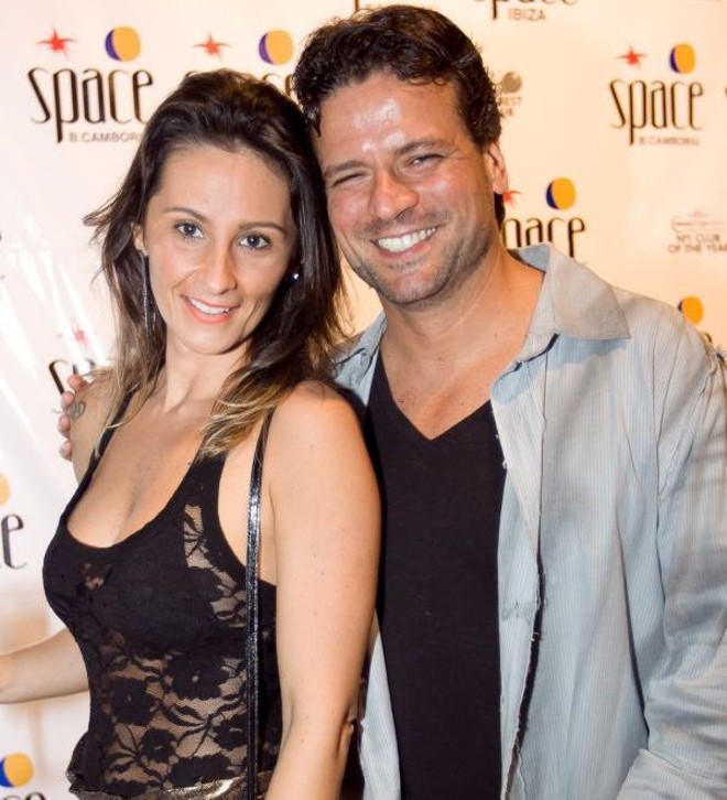 Rodrigo Paciornik comemorou, ao lado da mulher, Soraia Camargo, o lançamento da Space B. Camboriú, na badalada festa realizada na terça-feira no Parador Beach Club no balneário catarinense. O percussionista curitibano é um dos sócios da primeira franquia nas Américas da Space, que será inaugurada no segundo semestre de 2012 |