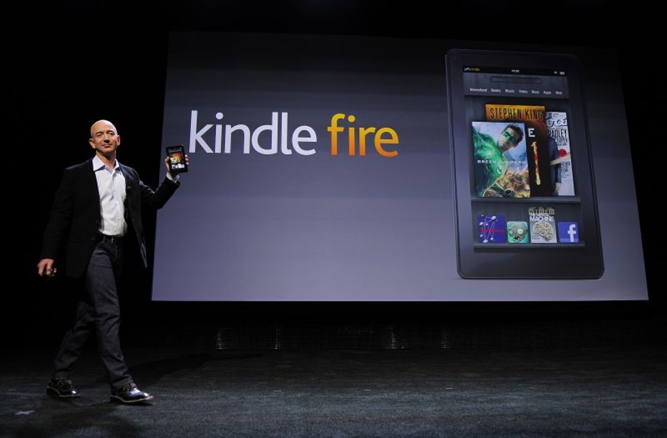 Jeff Bezos, CEO e fundador da Amazon, durante o evento de lançamento da nova linha de Kindles: Não estamos vendendo um tablet, mas sim um serviço, afirmou ele | Emmanuel Dunand/AFP