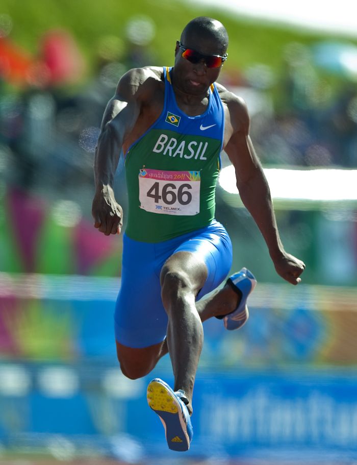 Jefferson Sabino salta para conquistar o bronze no salto tripo em Guadalajara | AFP
