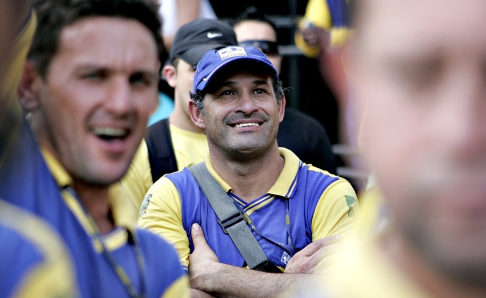 Trabalhadores dos Correios em Curitiba comemoram decisão de permanecer em greve | Marco André Lima/Gazeta do Povo