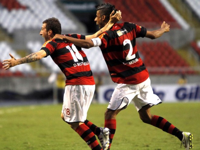 O argentino Bottinelli (18) foi o grande destaque da rodada ao marcar os gols da virada rubro-negra no Fla-Flu | 