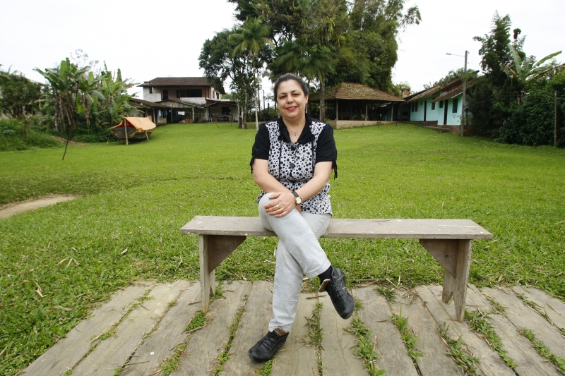 Janete teme pela redução no fluxo de turistas com o assoreamento do Rio Tagaçaba | Daniel Castellano/ Gazeta do Povo