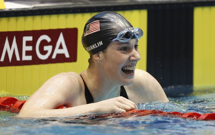 Missy Franklin, norte-americana de 16 anos, quebra o recorde mundial dos 200 m peito em piscina curta, em Berlim | Tobias Schwarz/ Reuters