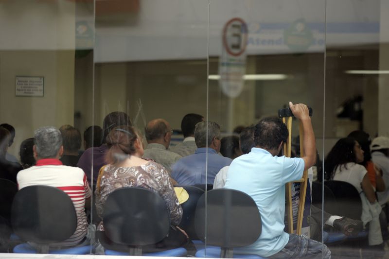 Atendimento do INSS em Curitiba: reforma da Previdência é sugestão da OCDE para equilibrar os gastos | Ivonaldo Alexandre/Gazeta do Povo