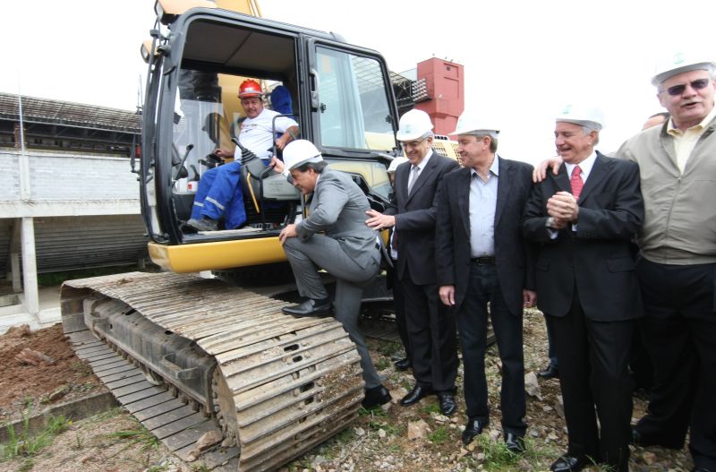 Governador Beto Richa e prefeito Luciano Ducci estiveram presentes no evento de inauguração das obras na Arena da Baixada | Aniele Nascimento / Agência de Notícias Gazeta do Povo
