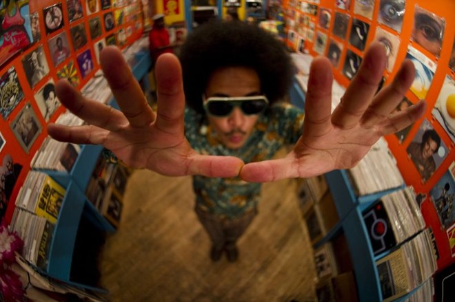 Joel Stones, na Tropicalia in Furs, loja de discos raros que abriu há oito anos em Nova York | 