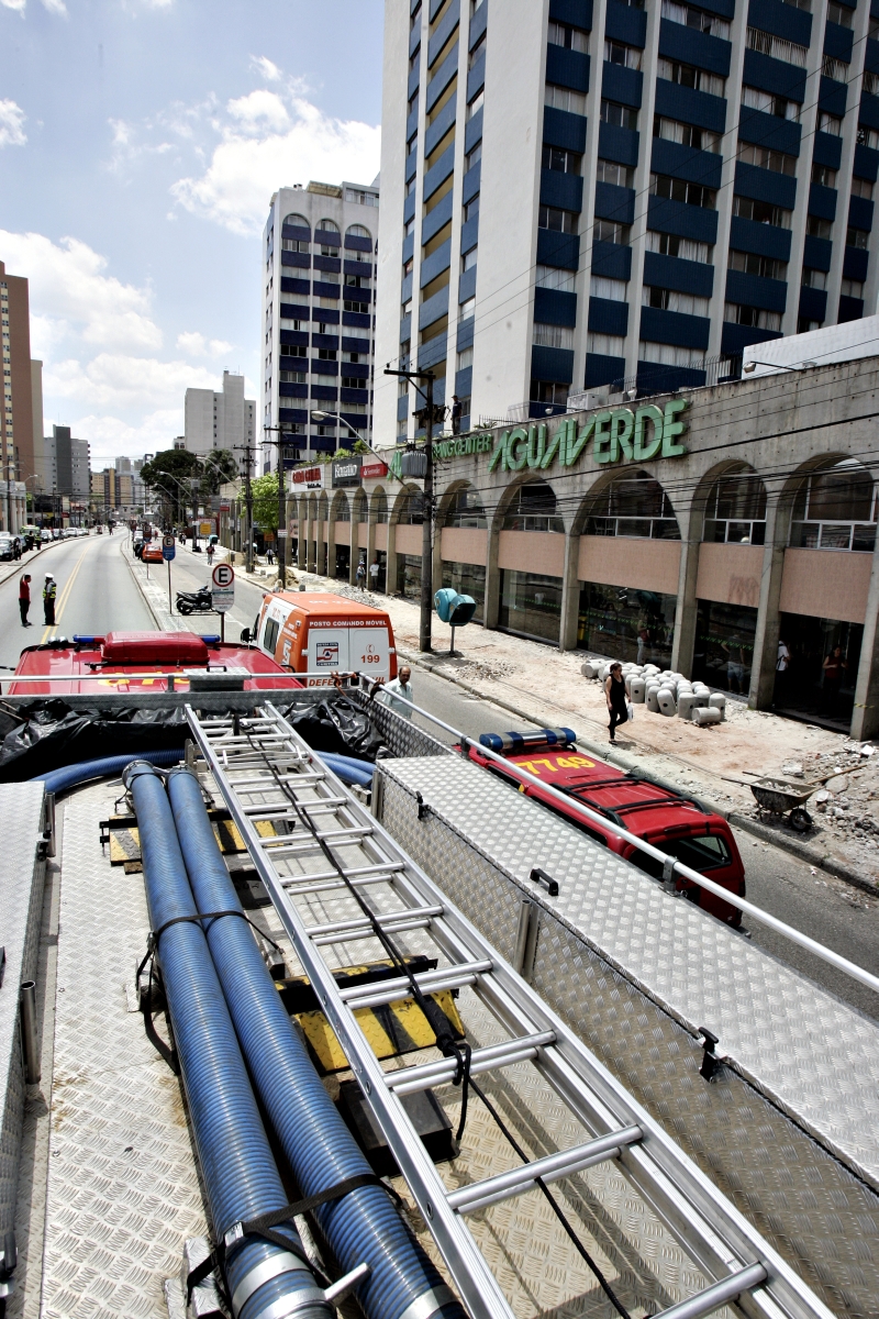 Shopping Água Verde: gás saiu de tubulação desativada | Henry Milléo/Gazeta do Povo