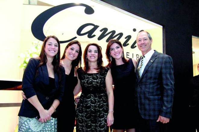 NOVA LOJA - A Camilo Joalheiros, comandada por Camilo Turmina, reinaugurou sua loja no Shopping Crystal, com coquetel e desfile, reunindo clientes e amigos em torno de belíssimas joias |