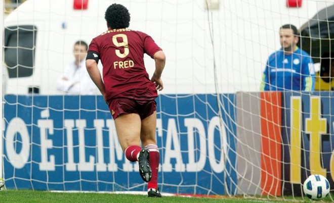 Fred marcou dois gols contra o Palmeiras, no Canindé, e fechou a semana perfeita: cinco bolas na rede em dois jogos | 
