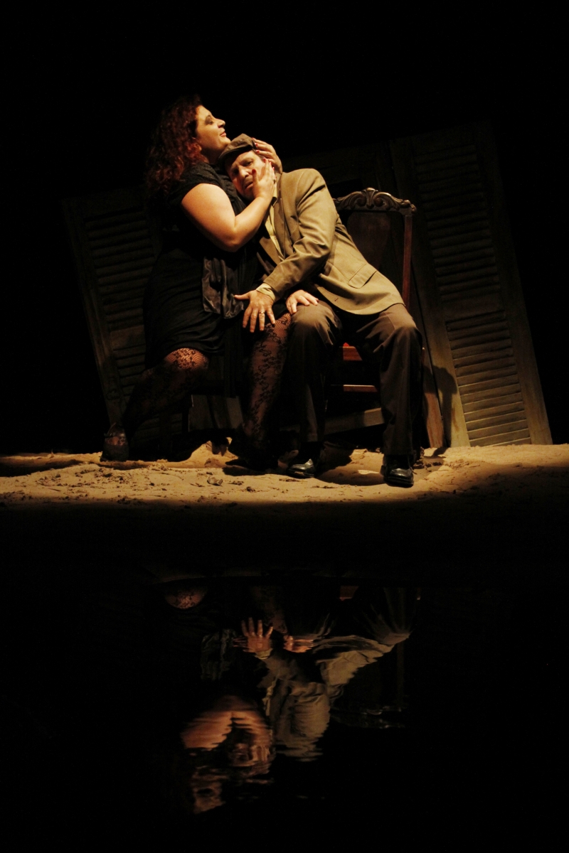 Peça teatral é baseada na figura mitológica de Ifigênia | Elenize Dezgeniski/Divulgação