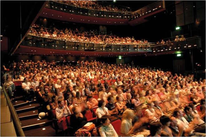 Plateia do evento em Londres: capital britânica foi uma das cidades que já recebeu a ideia dos arquitetos Astrid Klein e Mark Dytham | 