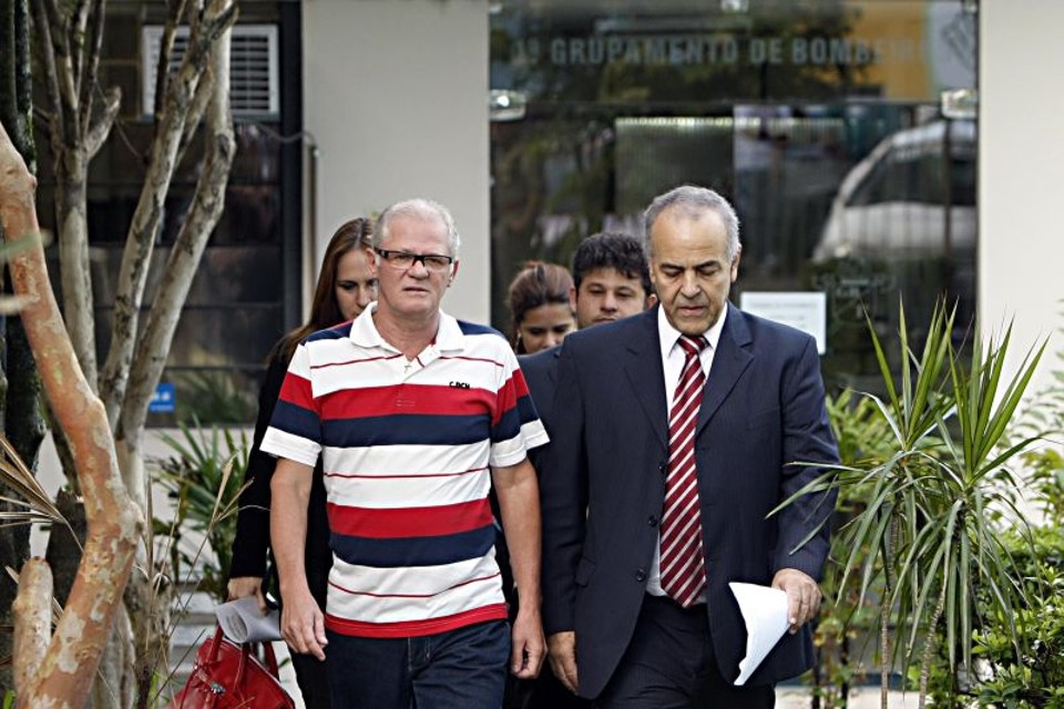 Martins (à esquerda) chegou a ficar preso por duas semanas, mas foi beneficiado por um habeas corpus | Domingos Peixoto/ Agência O Globo